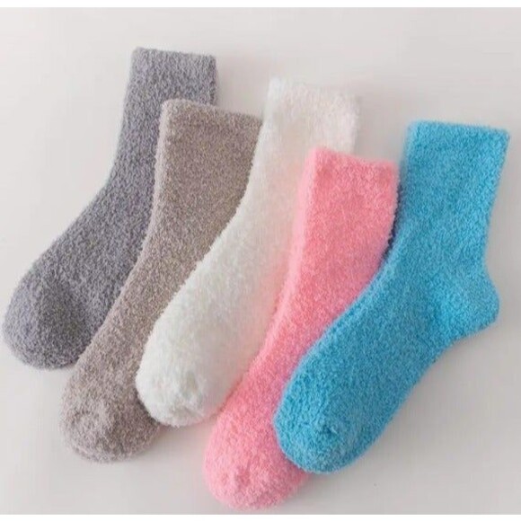 Five pair of Women's fuzzy socks NEW - Picture 1 of 1